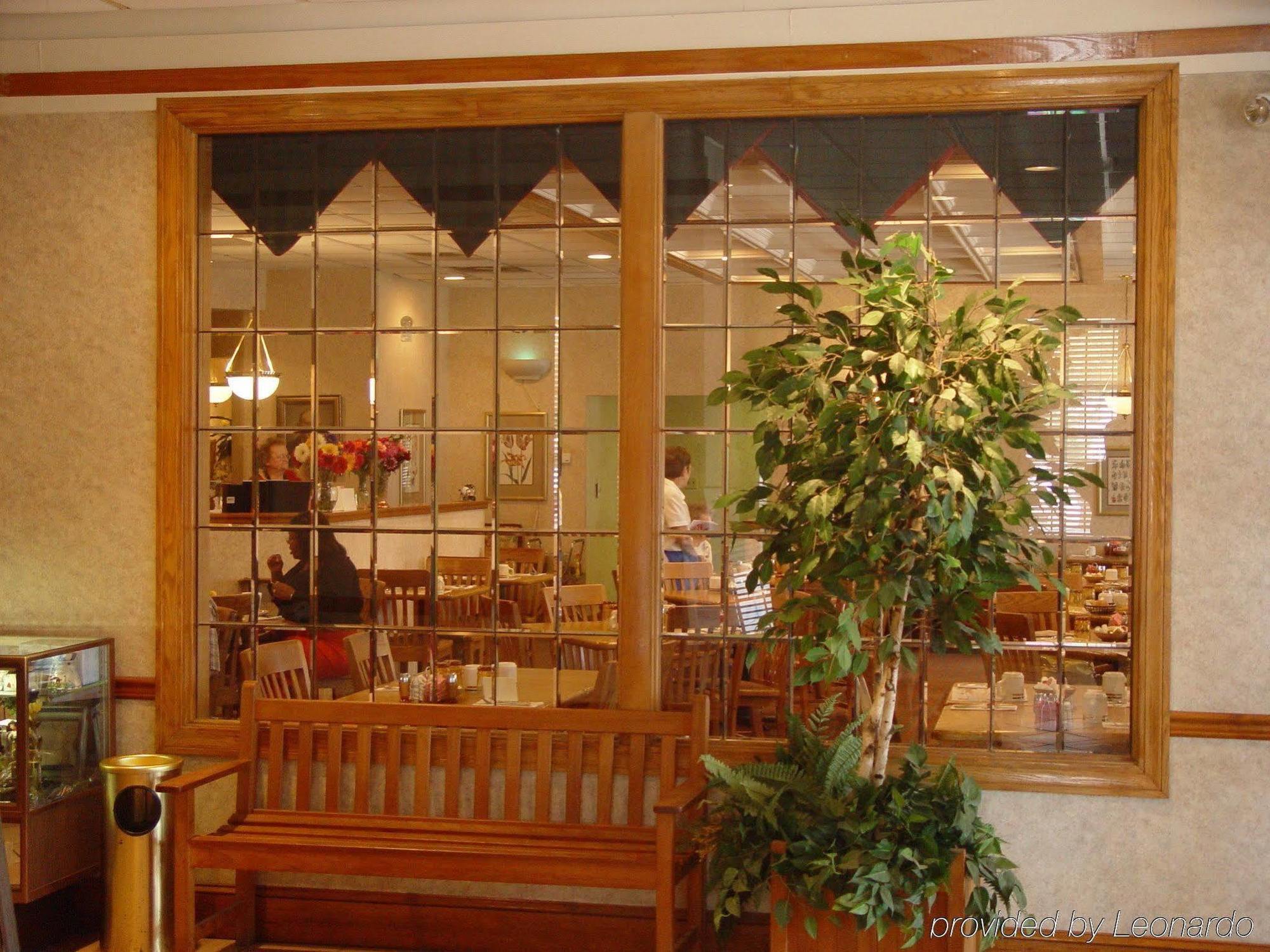 Mayfair Inn Williamston Restoran gambar